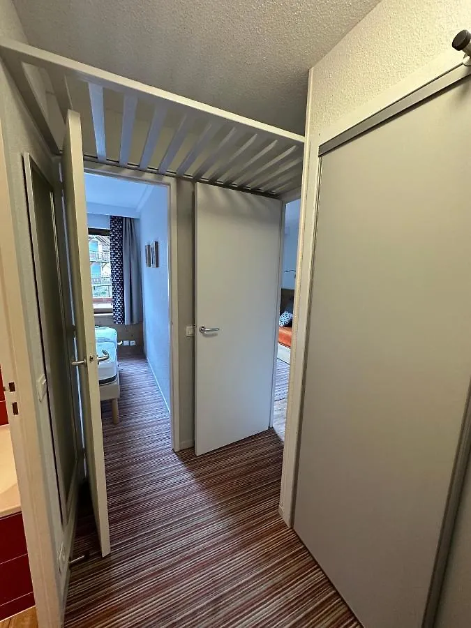 Ski-In Ski-Out 1 Bed, La Tania Courchevel