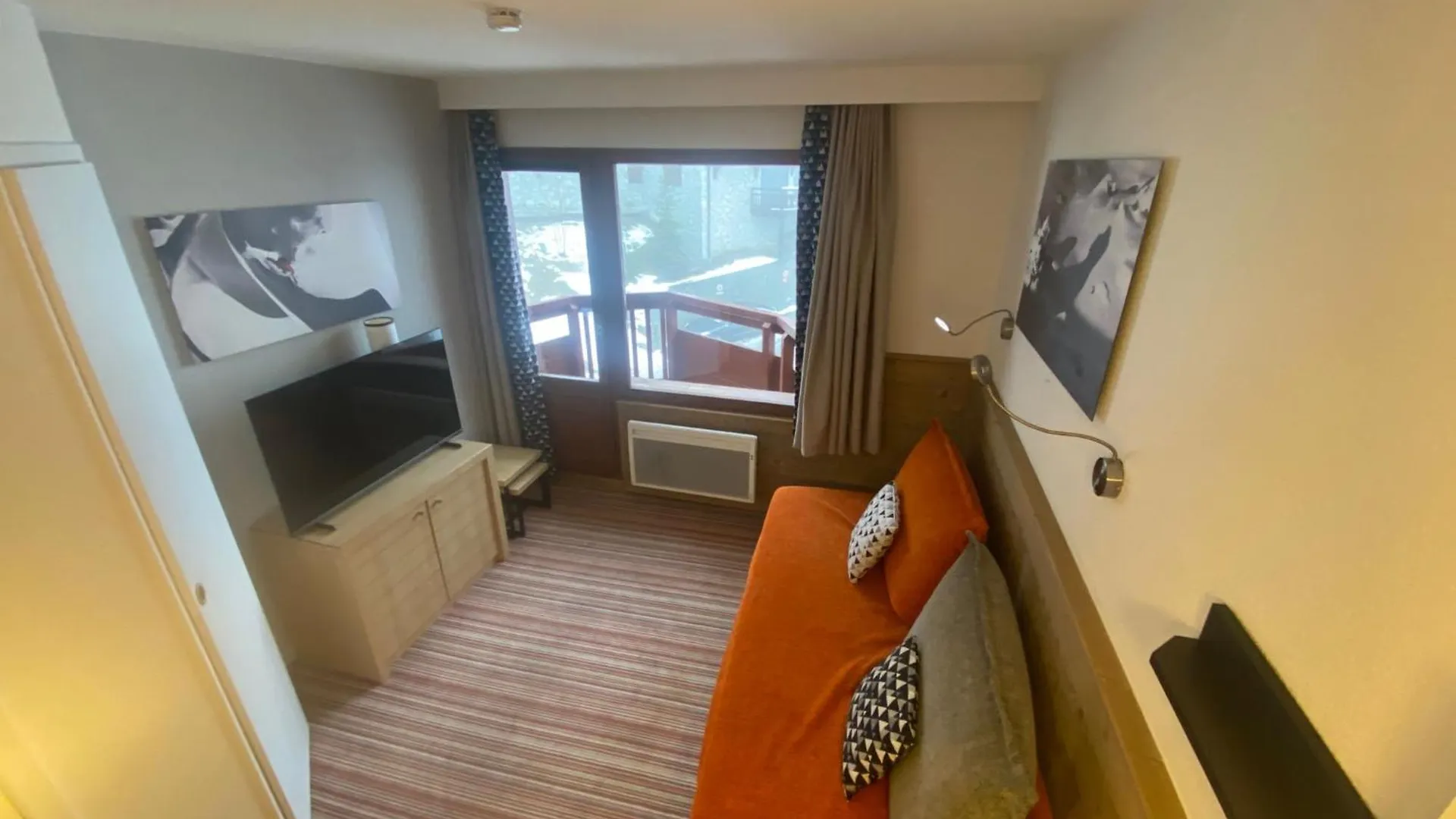 Ski-In Ski-Out 1 Bed, La Tania Courchevel
