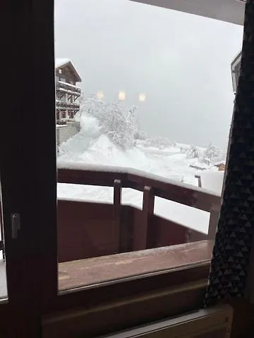 Ski-In Ski-Out 1 Bed, La Tania Courchevel Apartment