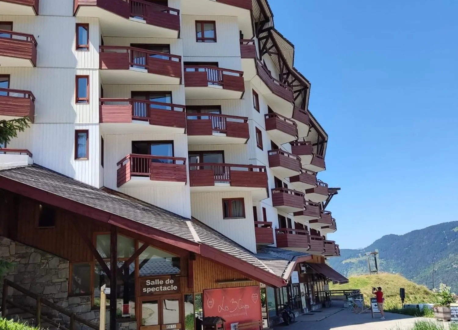 Ski-In Ski-Out 1 Bed, La Tania Courchevel Apartment