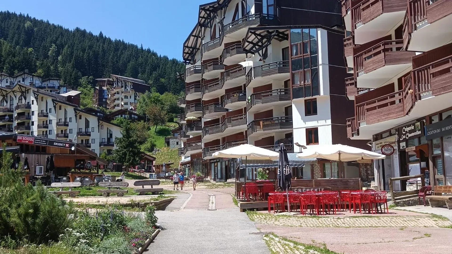 Ski-In Ski-Out 1 Bed, La Tania Courchevel 0*,  France