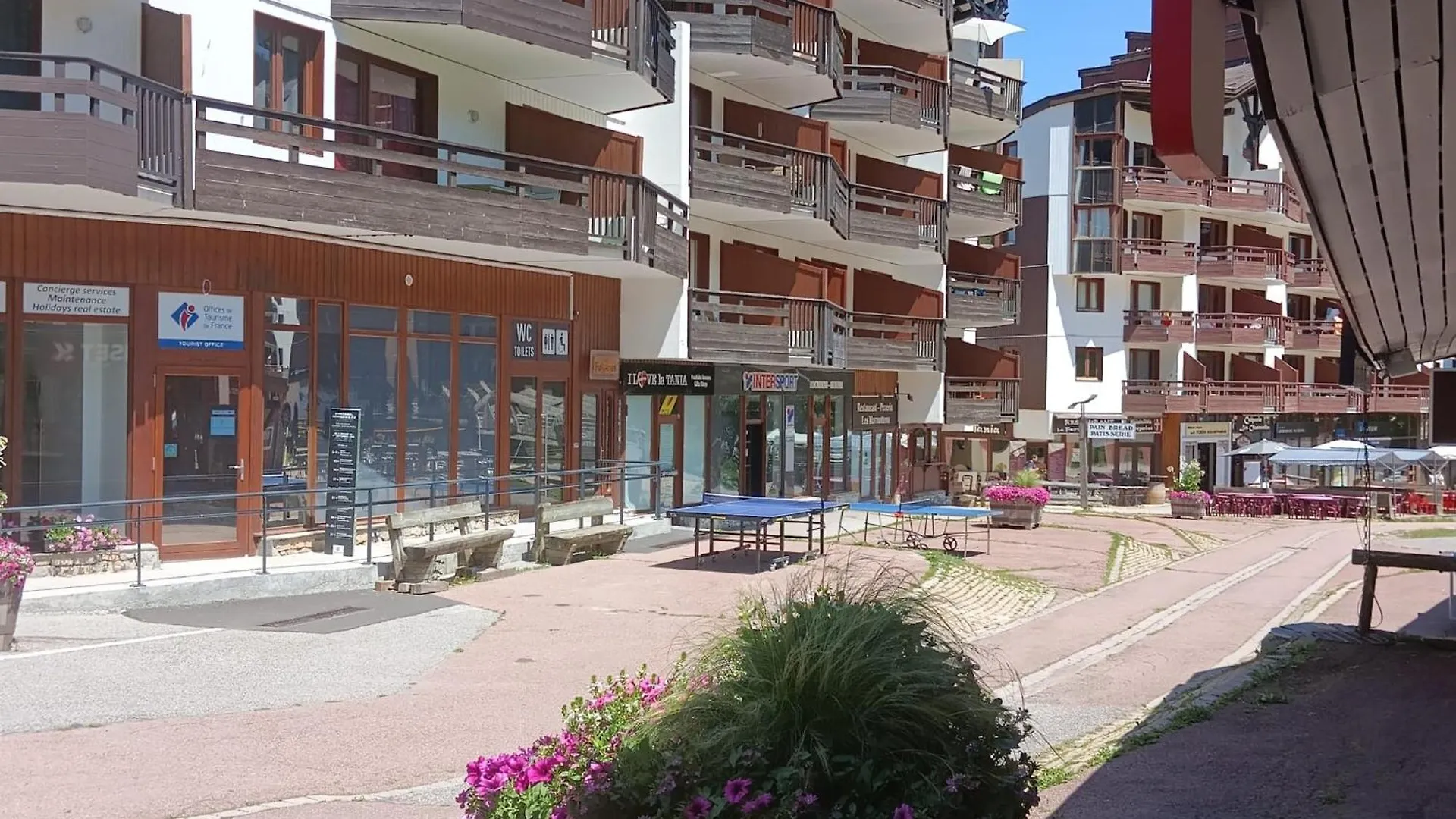 Ski-In Ski-Out 1 Bed, La Tania Courchevel Apartment